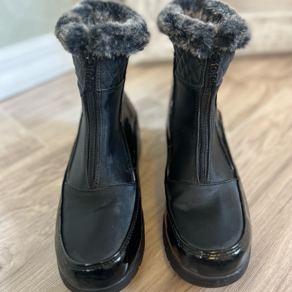 BLACK SNOW BOOTS